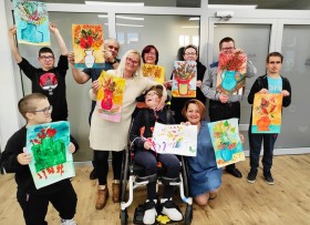 Zdjęcie przedstawia uczestników projektu socjalnego aktywni pozytywni