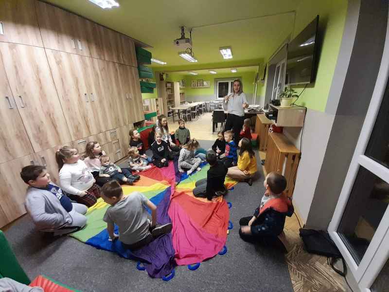 Zdjęcie przedstawia uczestników warsztatów